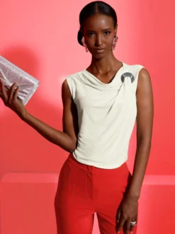 Shirttop mit Schmuckspange
