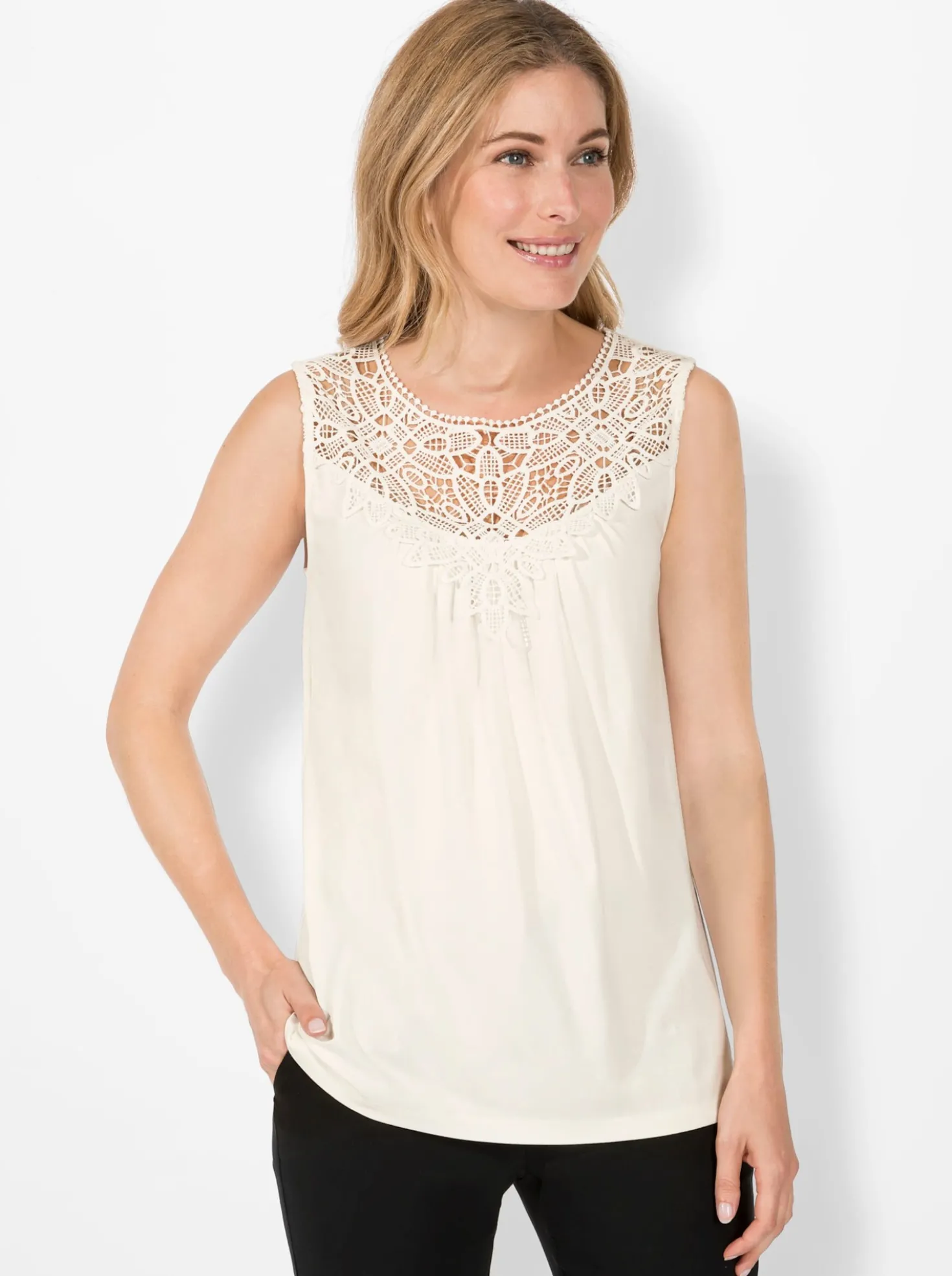 Shirttop mit Spitze am Ausschnitt