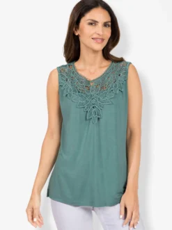 Shirttop mit Spitze am Ausschnitt