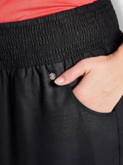 Shorts mit Lochspitze am Saum