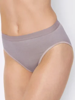 Slip mit elastischen Abschlüssen
