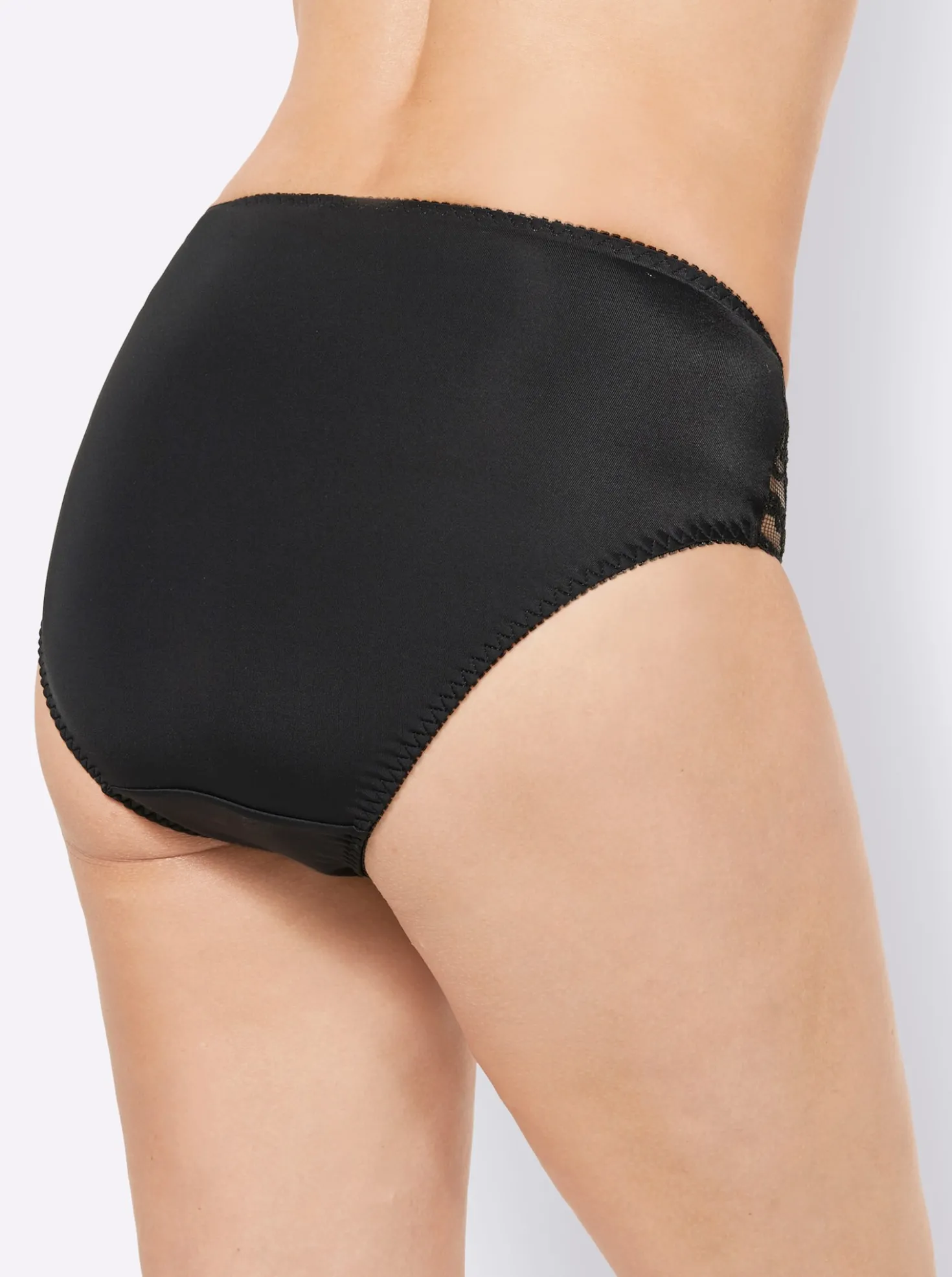 Slip mit seitlichen Einsätzen