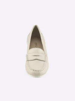 Slipper in Mokassin-Machart