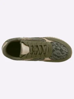 Sneaker