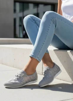 Sneaker