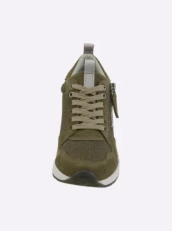 Sneaker