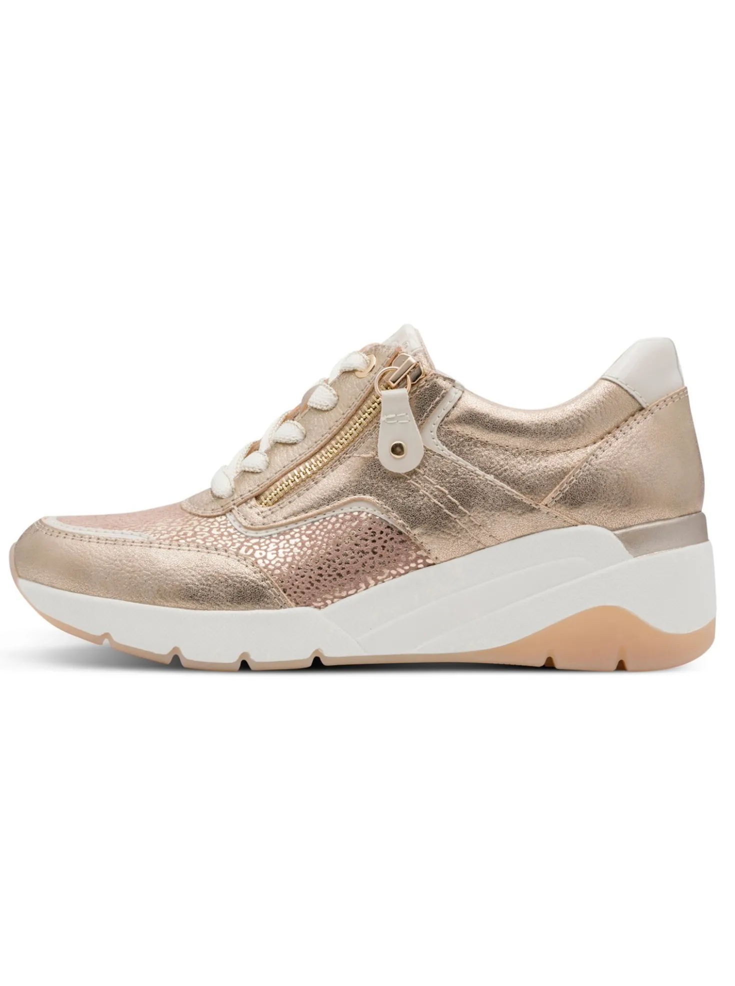 Sneaker im Materialmix