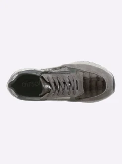 Sneaker mit Metallic-Akzenten