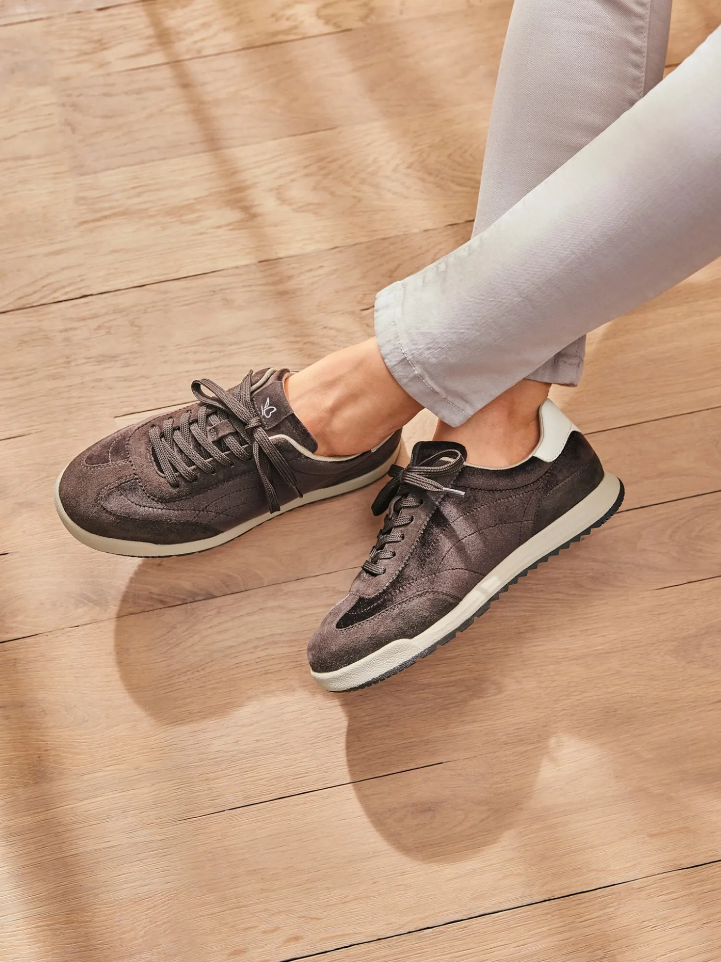 Sneaker mit Velours- & Glattleder