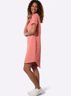 Sommerkleid im Jacquard-Muster