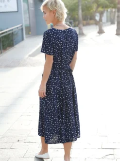 Sommerkleid mit Bindebändern, figurumspielend