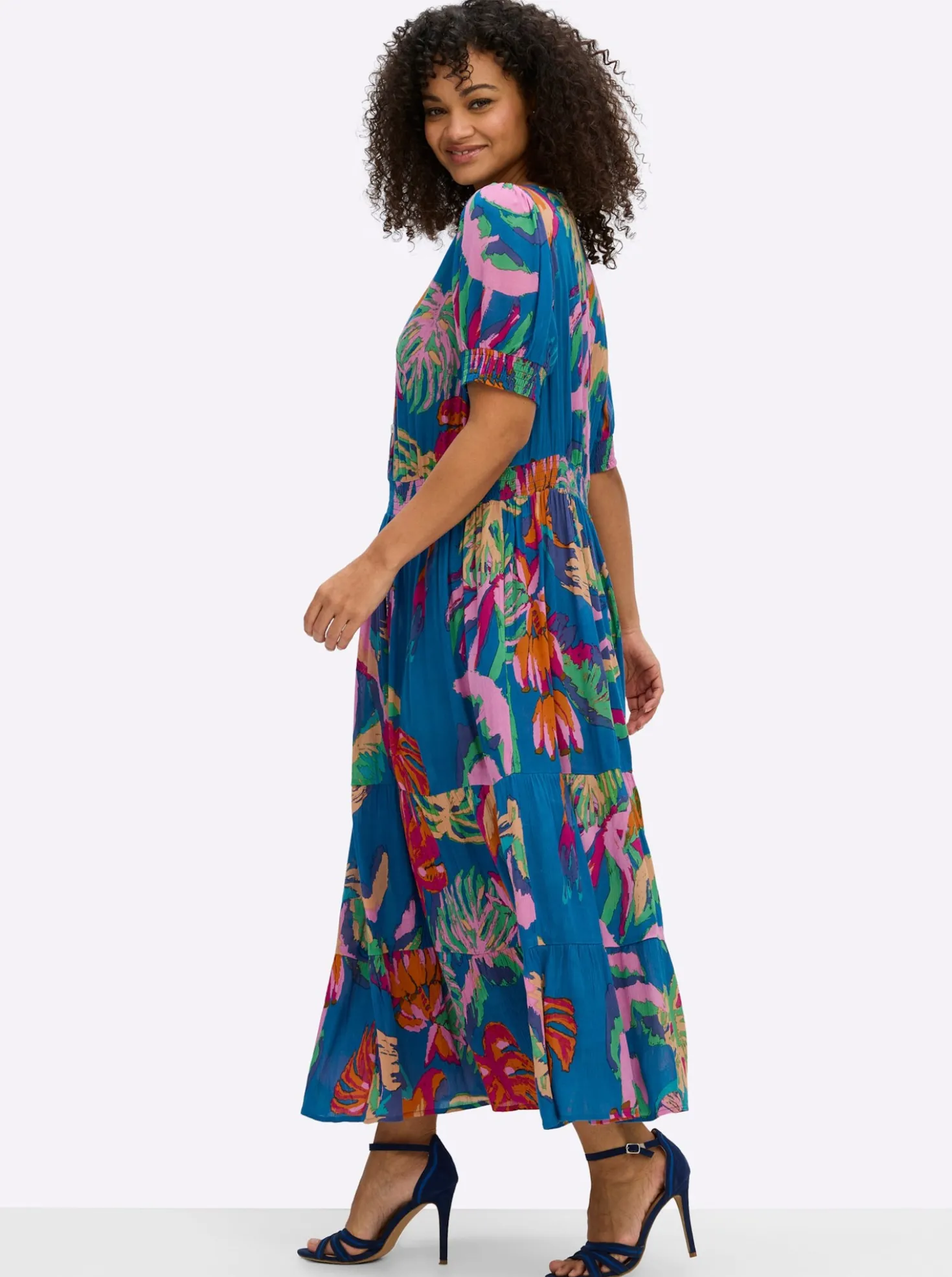 Sommerkleid mit tropischem Print