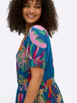 Sommerkleid mit tropischem Print
