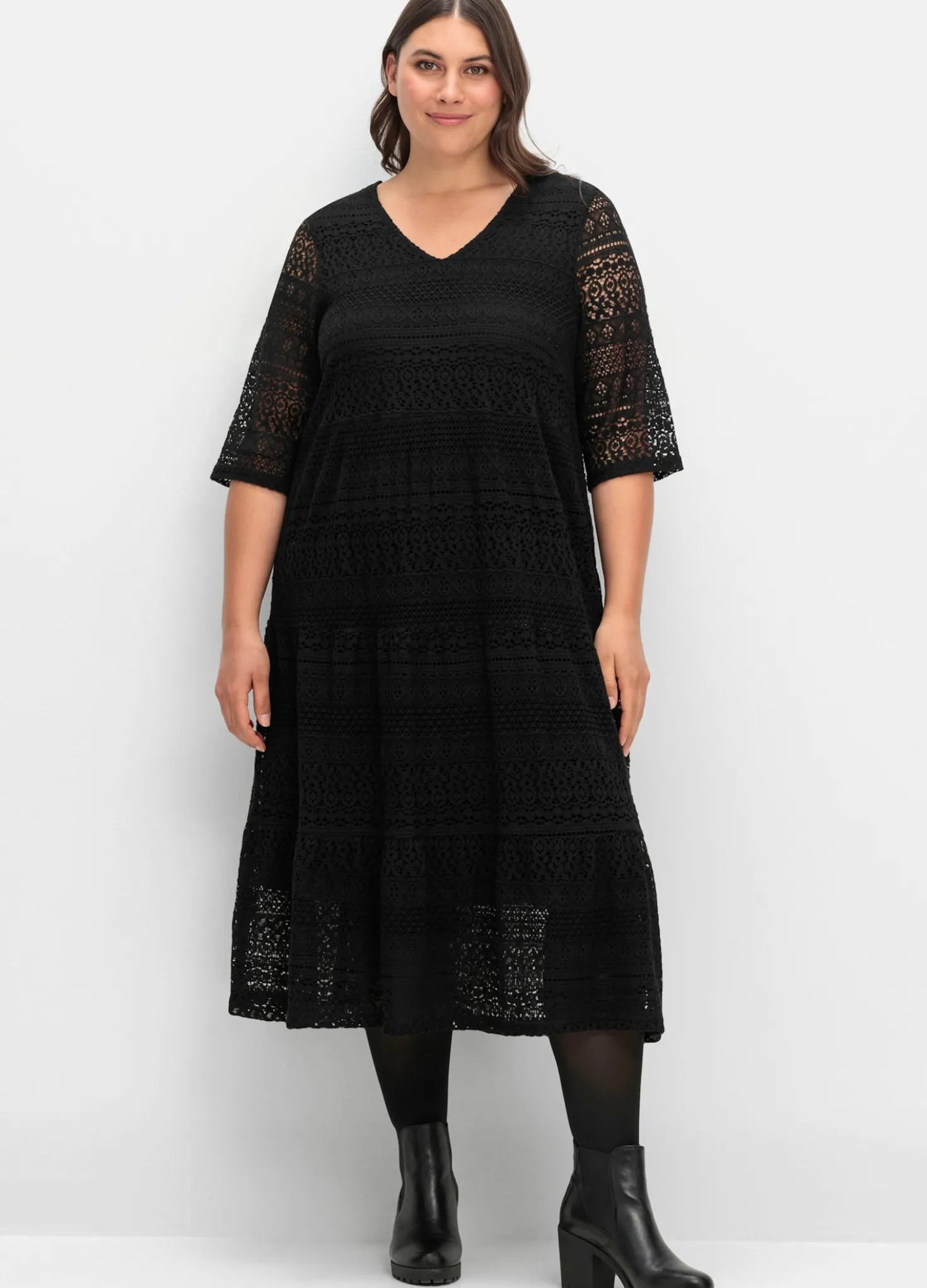 Spitzenkleid in Midi-Länge