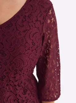 Spitzenkleid mit blickdichtem Futter
