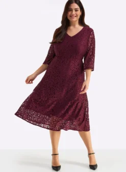 Spitzenkleid mit blickdichtem Futter