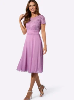 Spitzenkleid mit Mesh-Partien