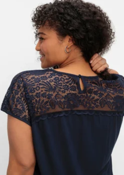 Spitzenshirt in A-Linie