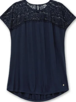 Spitzenshirt in A-Linie