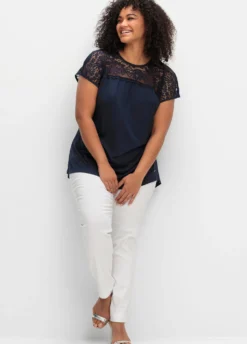 Spitzenshirt in A-Linie