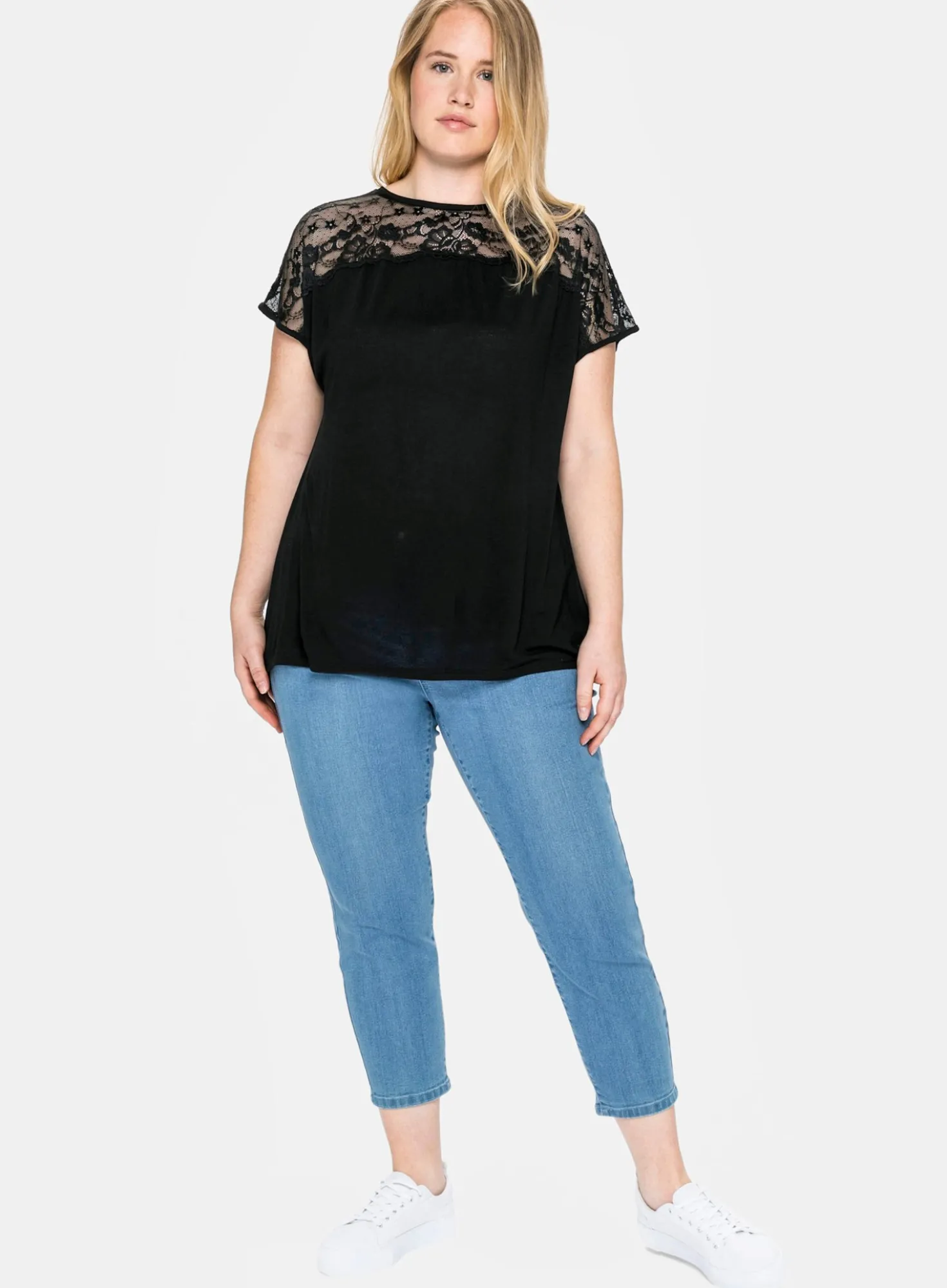 Spitzenshirt in A-Linie