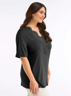 Spitzenshirt mit beidseitigem, tiefem V