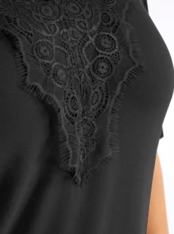 Spitzenshirt mit beidseitigem, tiefem V