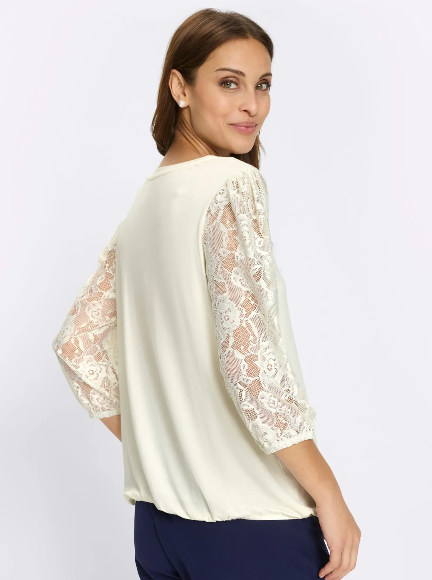 Spitzenshirt mit dezenter Raffung