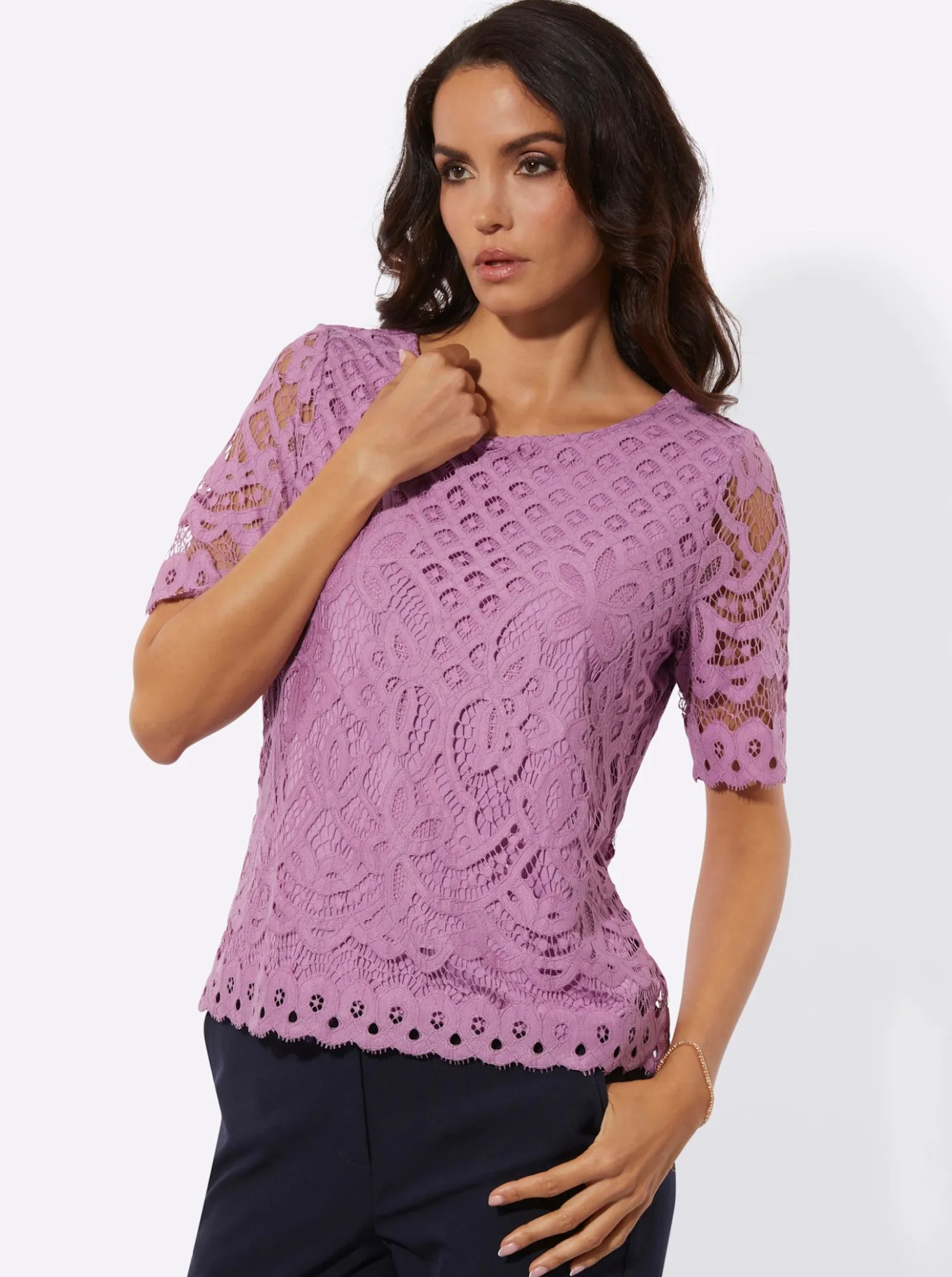 Spitzenshirt mit unterlegtem Body