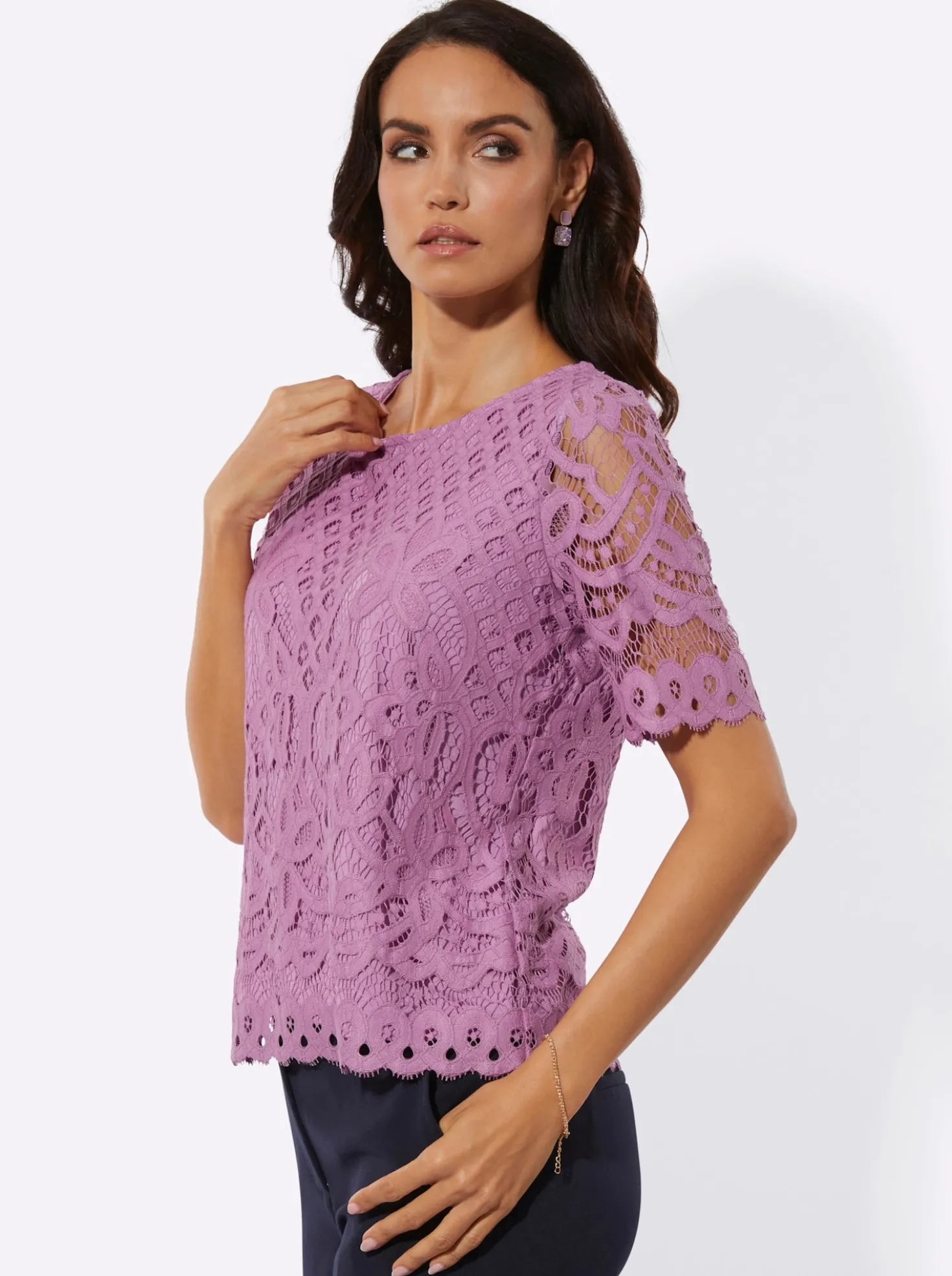 Spitzenshirt mit unterlegtem Body