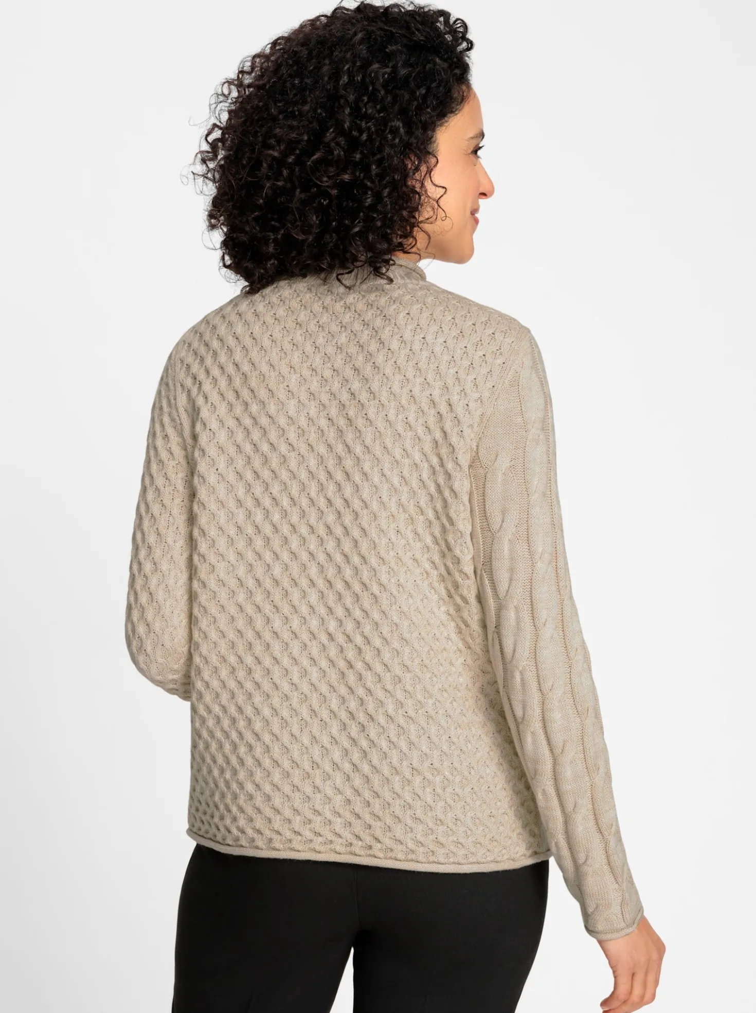 Stehkragenpullover im Strickmuster-Mix