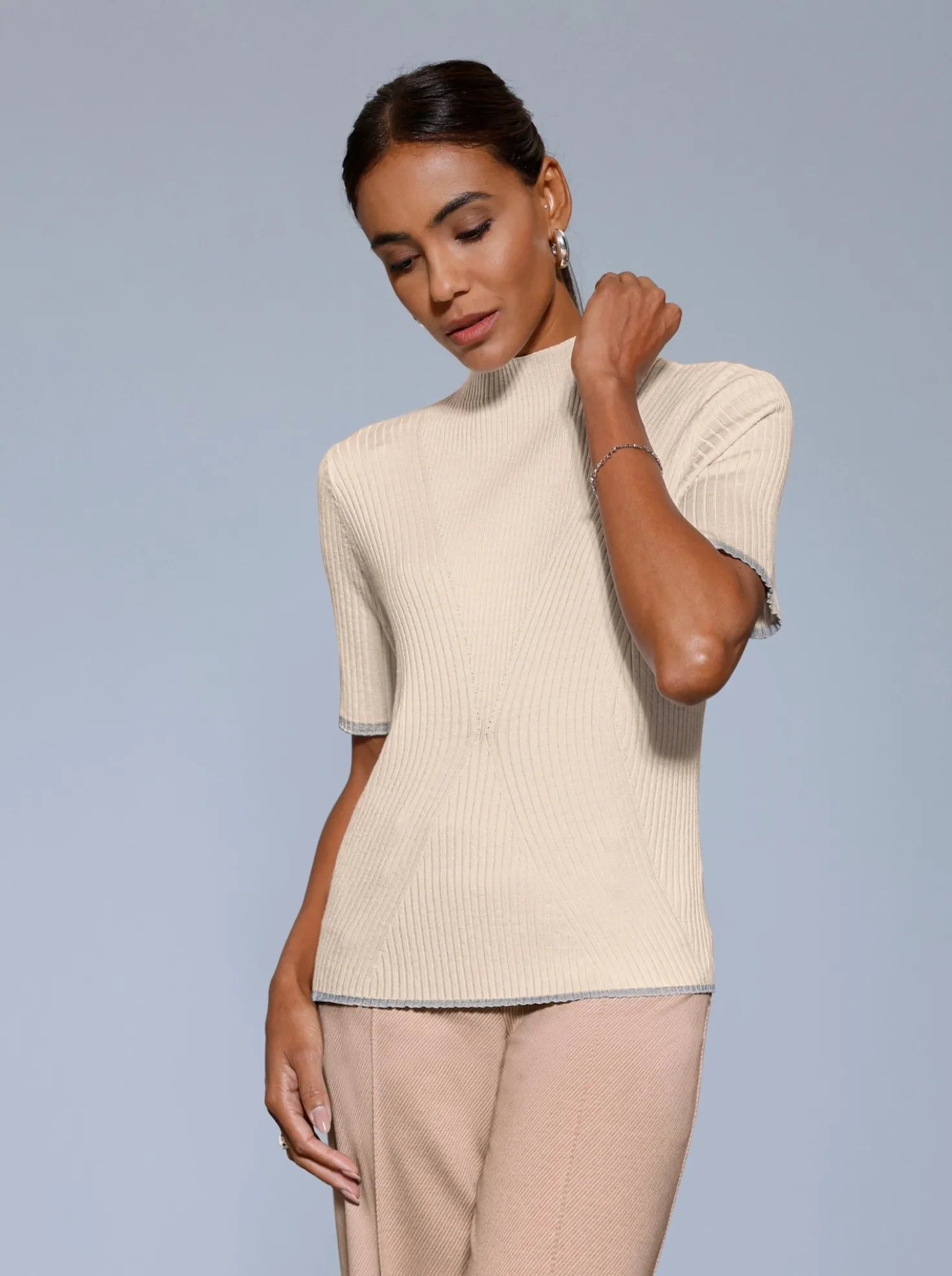 Stehkragenpullover in modischer Ripp-Optik
