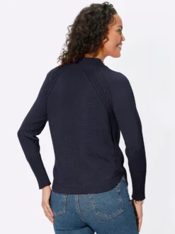 Stehkragenpullover mit abgerundetem Saum