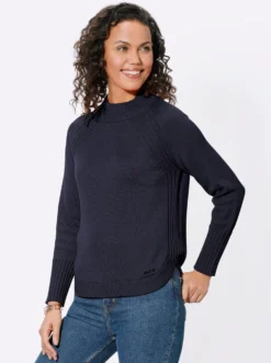 Stehkragenpullover mit abgerundetem Saum