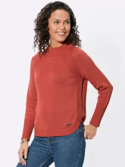 Stehkragenpullover mit abgerundetem Saum