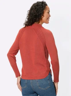 Stehkragenpullover mit abgerundetem Saum