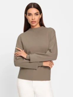 Stehkragenpullover mit überschnittener Schulter