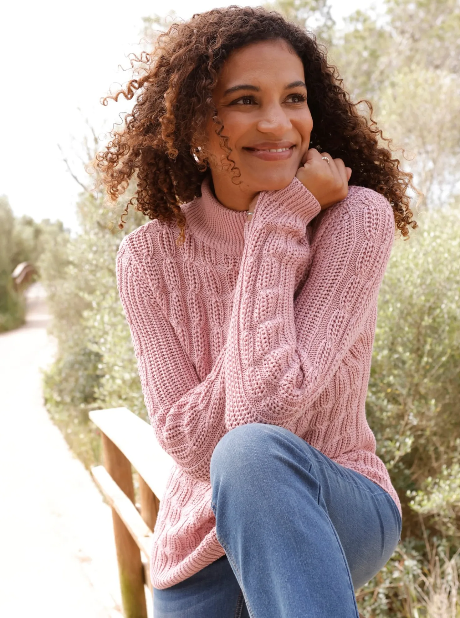 Stehkragenpullover mit elastischen Rippbündchen