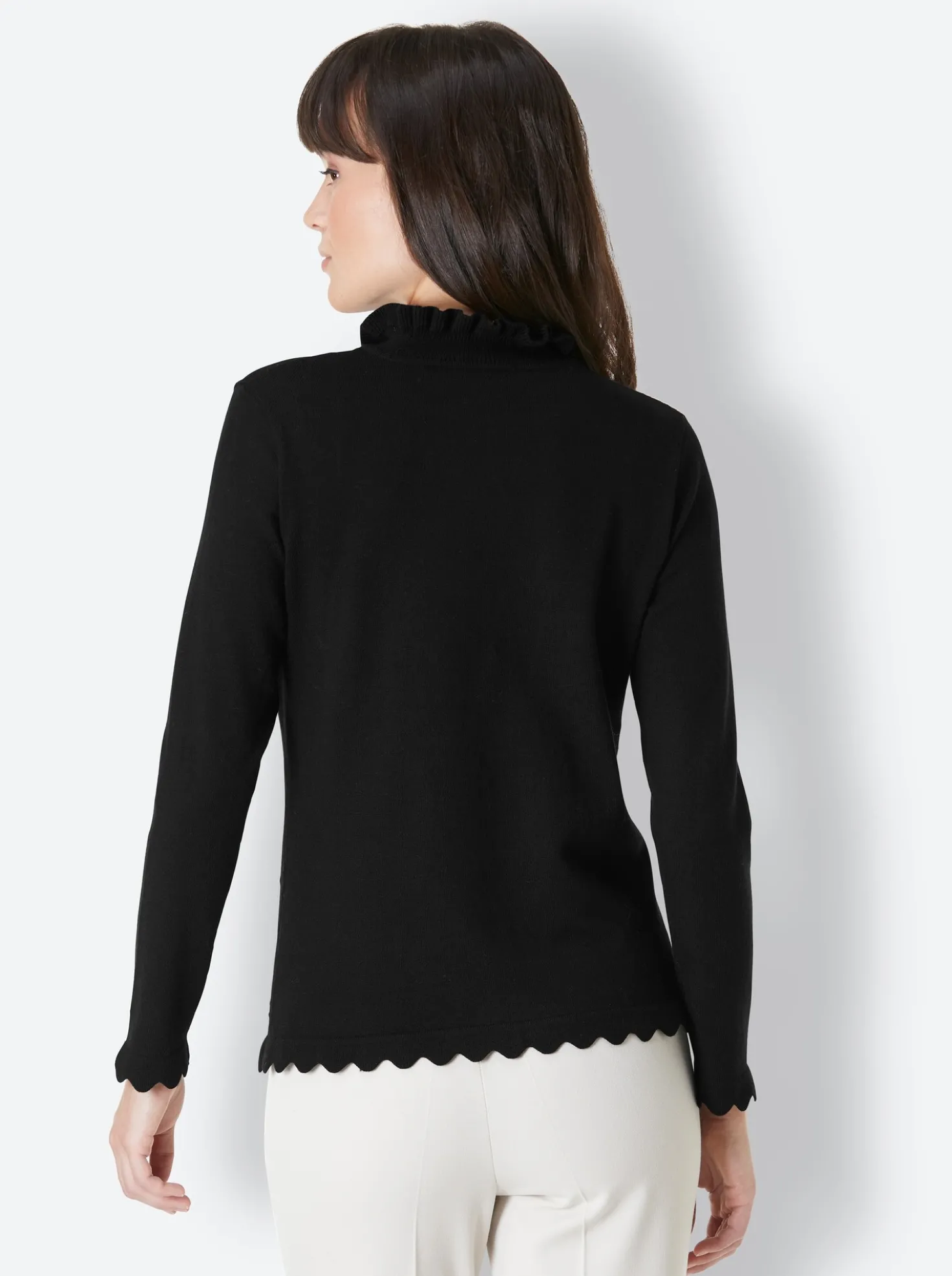 Stehkragenpullover mit gebogten Kanten