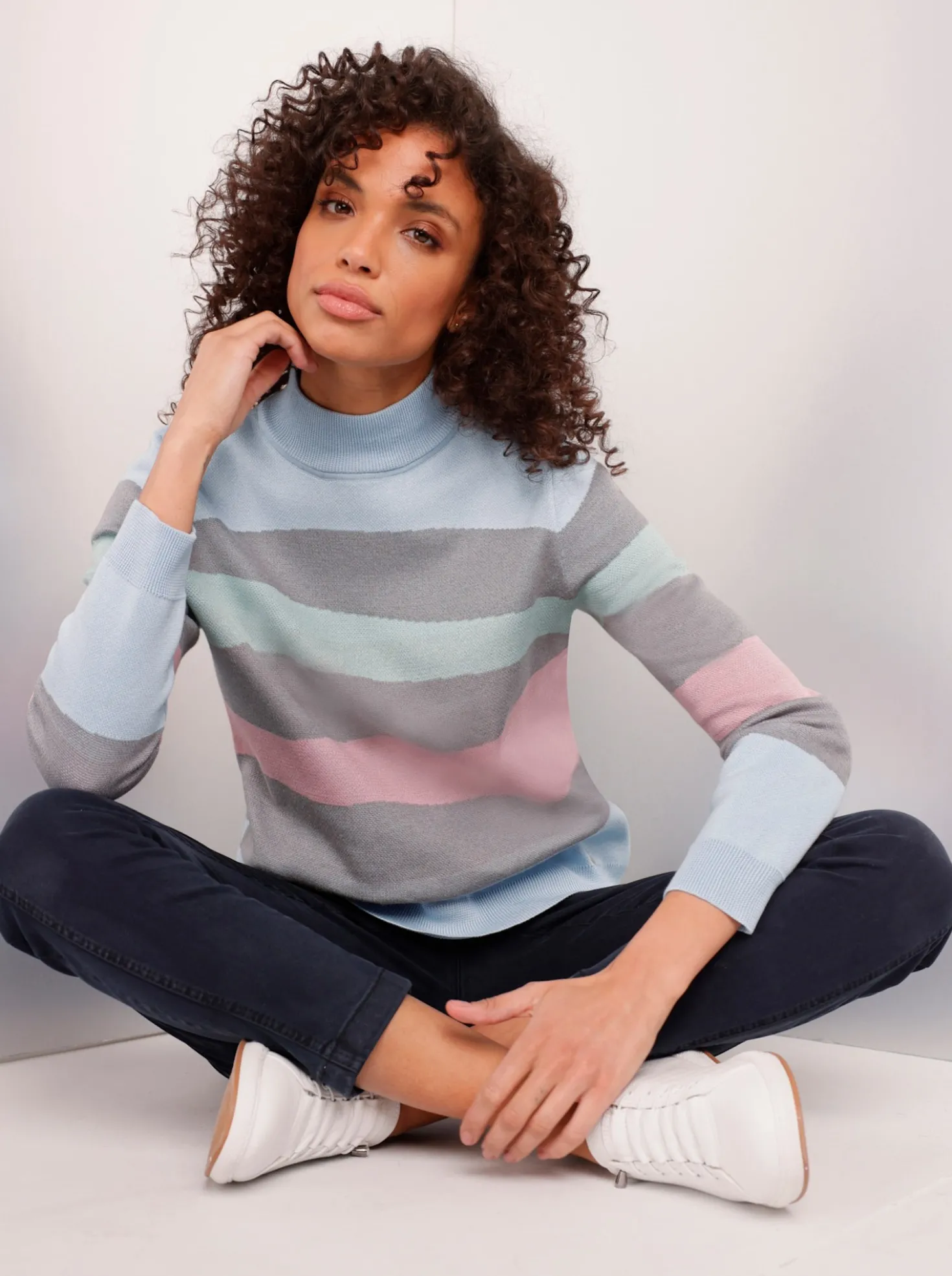 Stehkragenpullover mit Jacquard-Muster, mehrfarbig