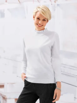 Stehkragenpullover mit Rüschen-Ausschnitt