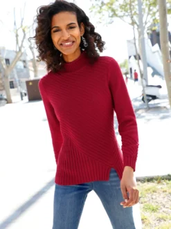 Stehkragenpullover mit Strickmuster