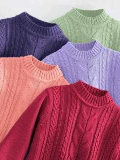 Stehkragenpullover mit Zopfmuster