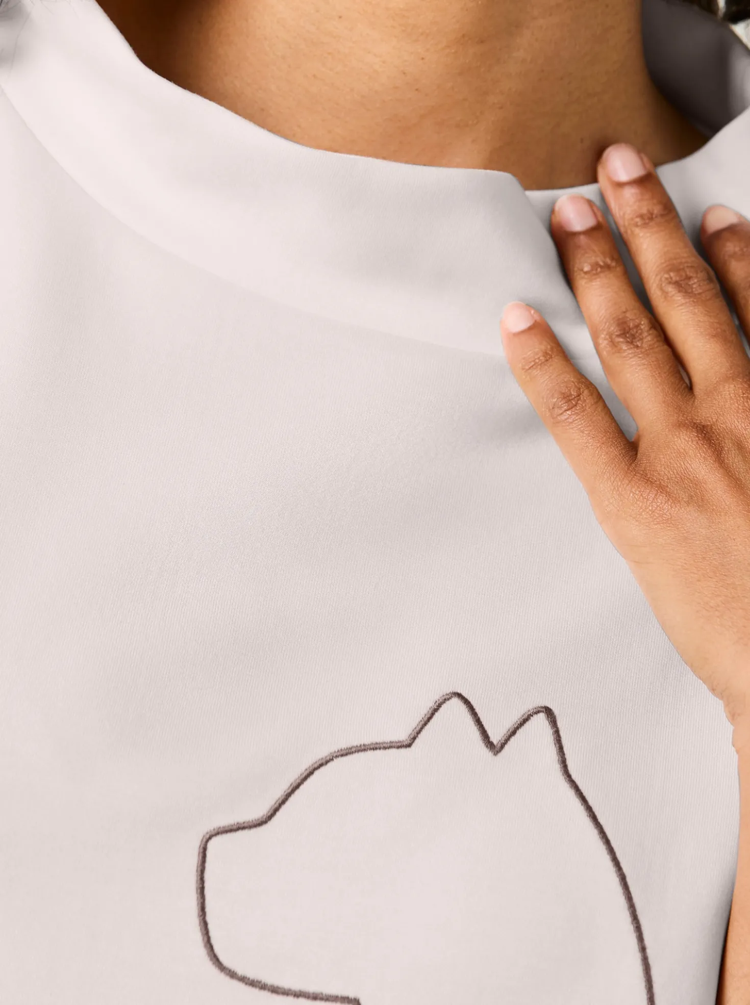 Stehkragenshirt mit Kordelstickerei