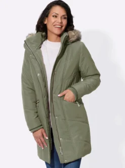 Steppjacke mit abnehmbarer Kapuze