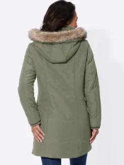 Steppjacke mit abnehmbarer Kapuze
