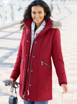 Steppjacke mit abnehmbarer Kapuze
