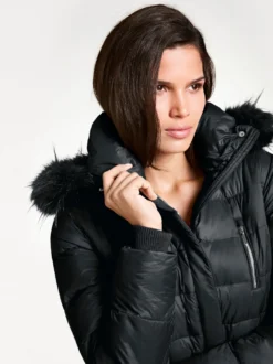 Steppjacke mit abnehmbarer Kapuze