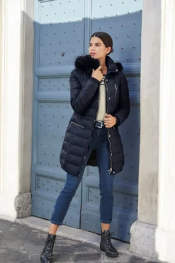 Steppjacke mit abnehmbarer Kapuze