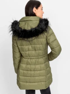 Steppjacke mit abnehmbarer Kapuze